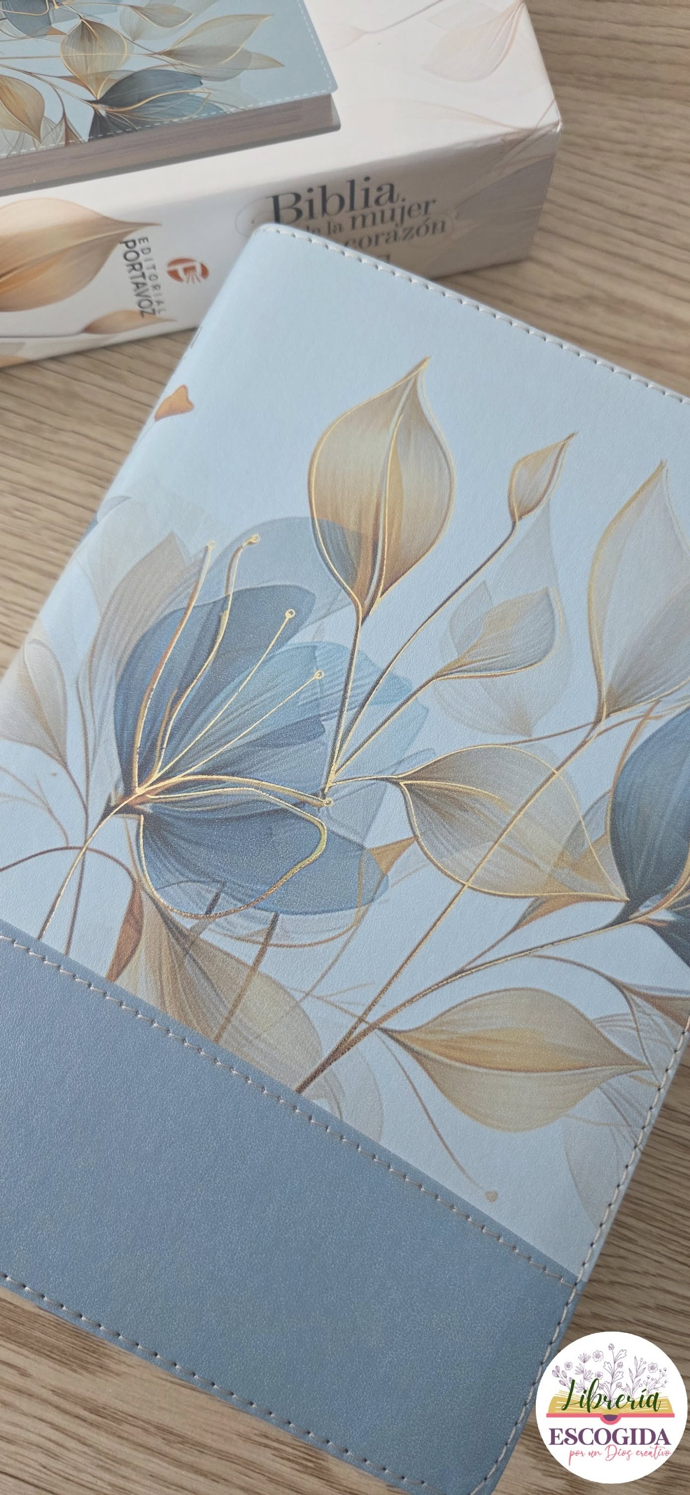 Biblia de la Mujer Conforme al Corazón de Dios