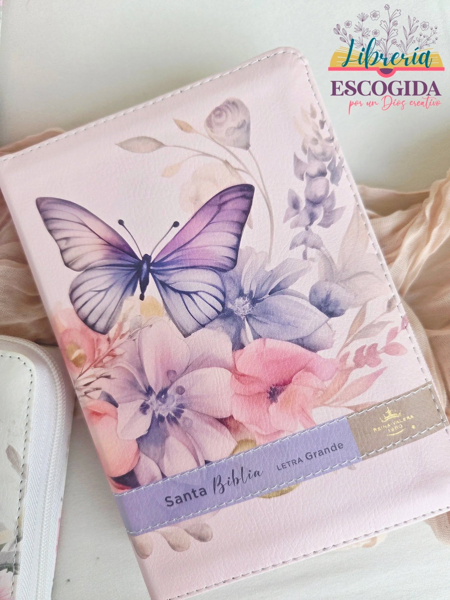 Biblia RVR 1960 | Flores, sobre rosa, mariposa, Tamaño Compacto
